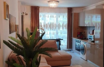 Аренда комфортных 3-комнатных апартаментов с видом на море, 89 м², в районе Мамая, Констанца, Румыния